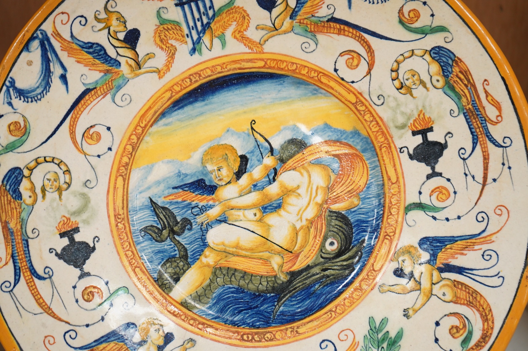 A Deruta style maiolica footed dish, 26cm in diameter